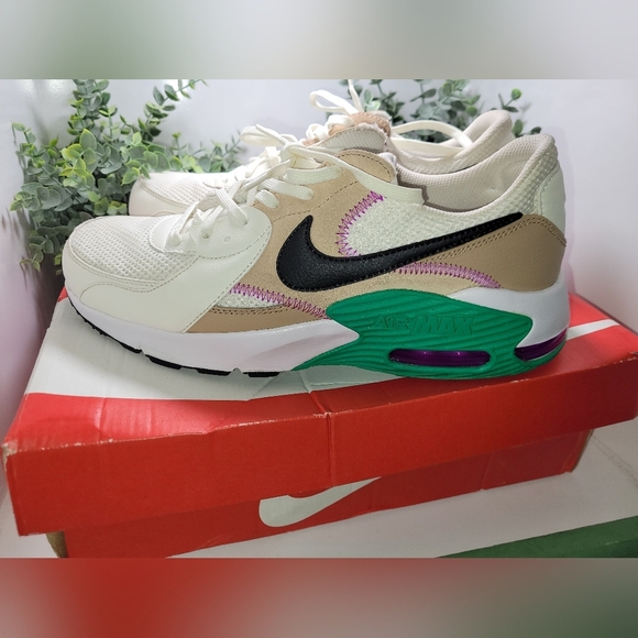 Size 9.5 - Nike Air Max Excee Sail Hemp Stadium Green - Picture 2 of 8